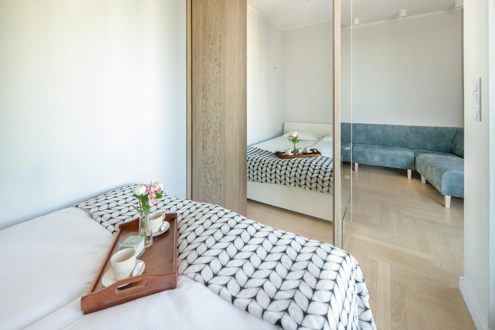 With Balcony And Parking By Renters *