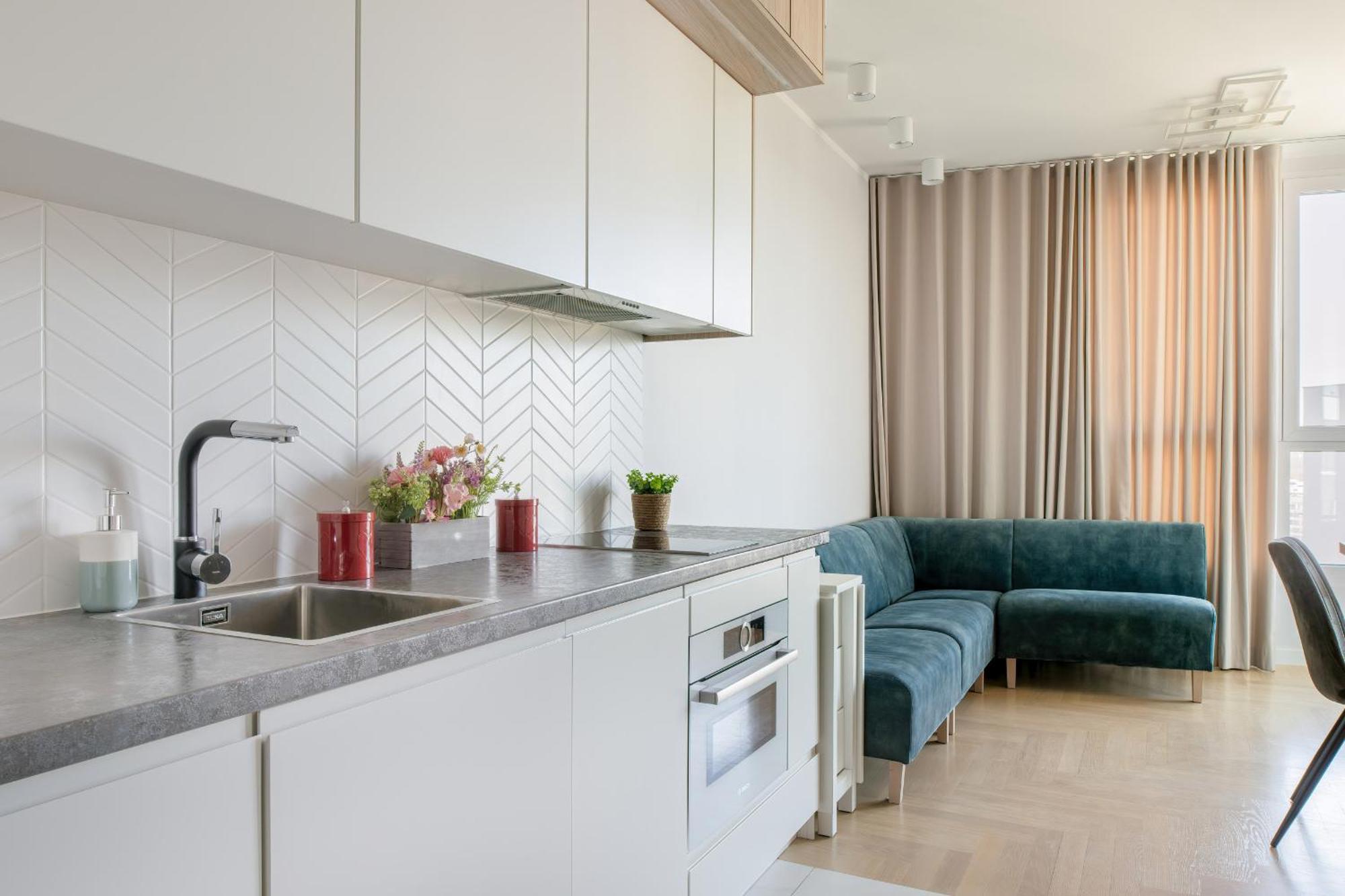 Apartment With Balcony And Parking By Renters *