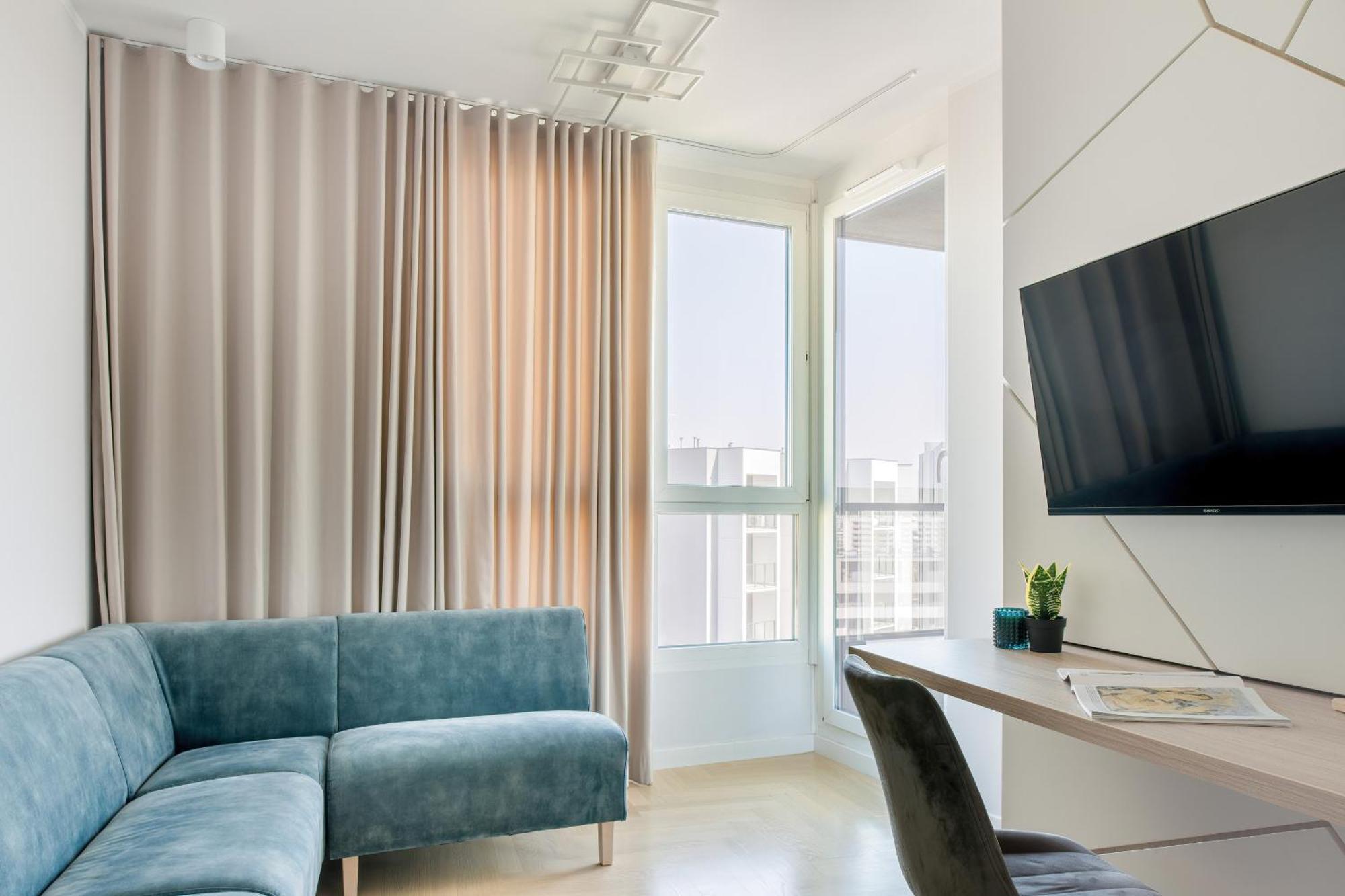 Apartment With Balcony And Parking By Renters *