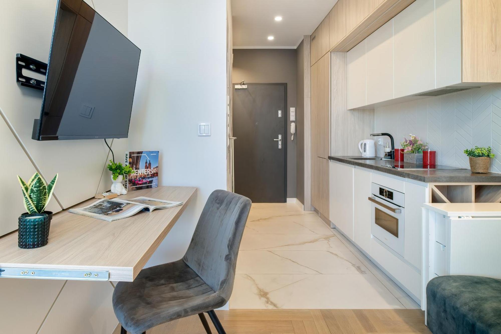With Balcony And Parking By Renters Krakau