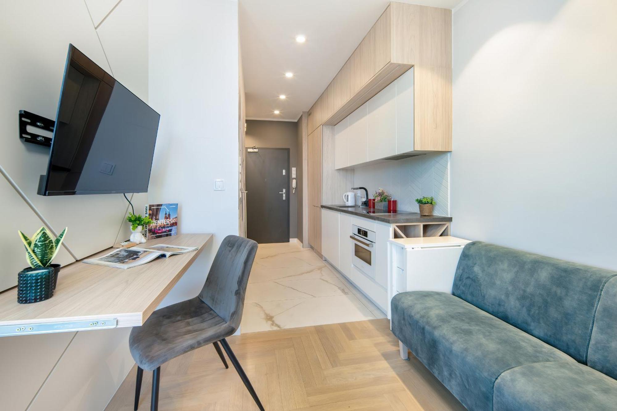 With Balcony And Parking By Renters